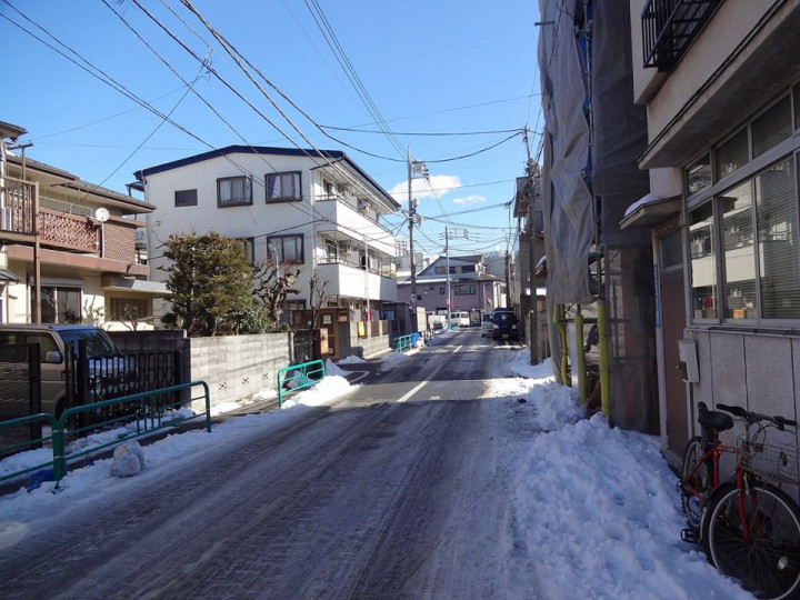 Perdana Setelah 48 Tahun, Tokyo Diselimuti Salju