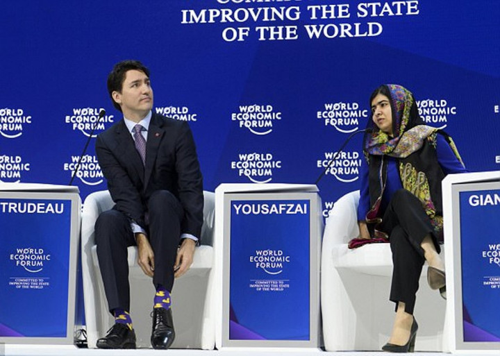 Kaus Kaki Motif Bebek PM Kanada yang Menarik Perhatian