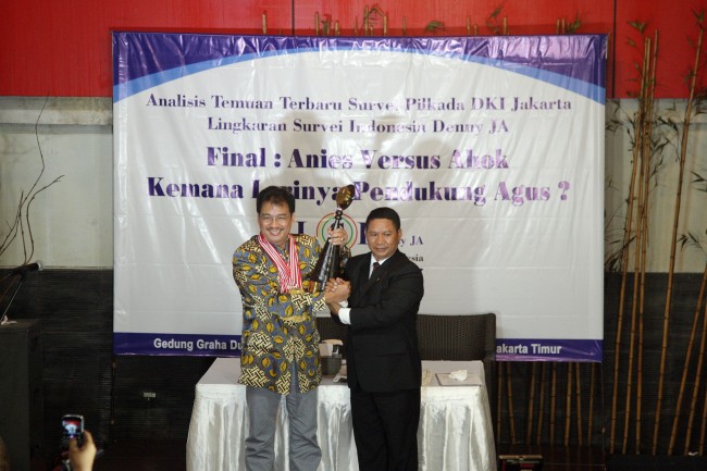 34 Buku Esai Angkatan Baru Puisi Tanah Air