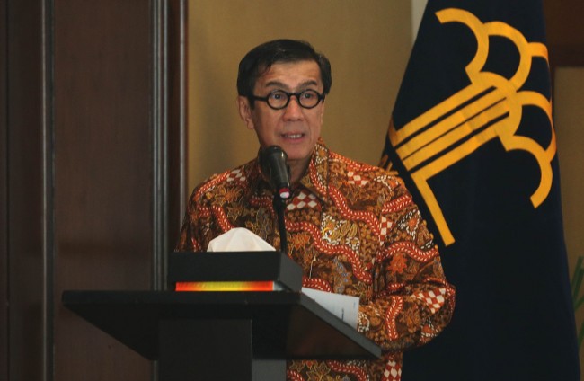 Menteri Hukum dan HAM Yasonna H Laoly menyampaikan pidato saat membuka seminar hukum hasil kajian isu hukum aktual Tahun 2017 di Jakarta. Foto: MI/Ramdani.