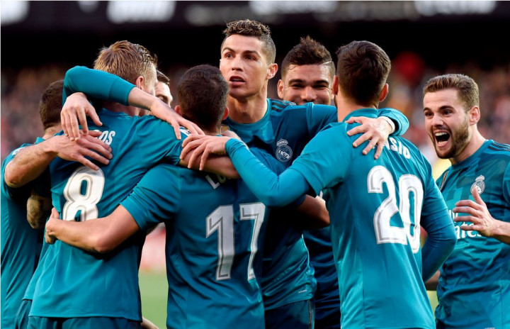 Dua Gol Cristiano Ronaldo Antar Real Madrid Permalukan Valencia