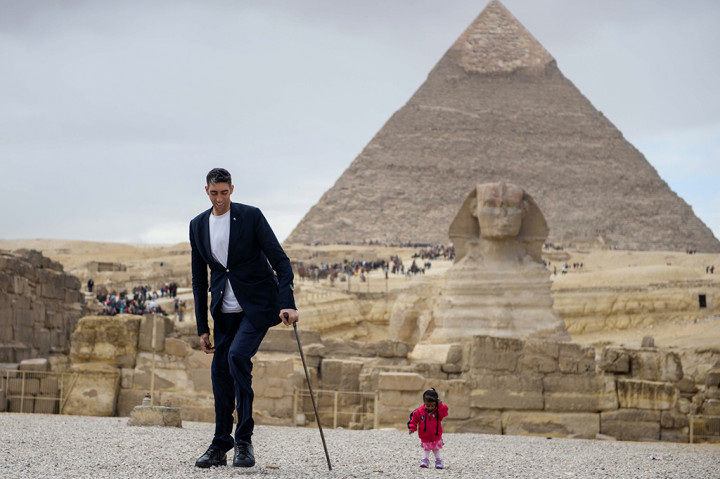 Ketika Pria Tertinggi dan Wanita Terpendek di Dunia Bertemu