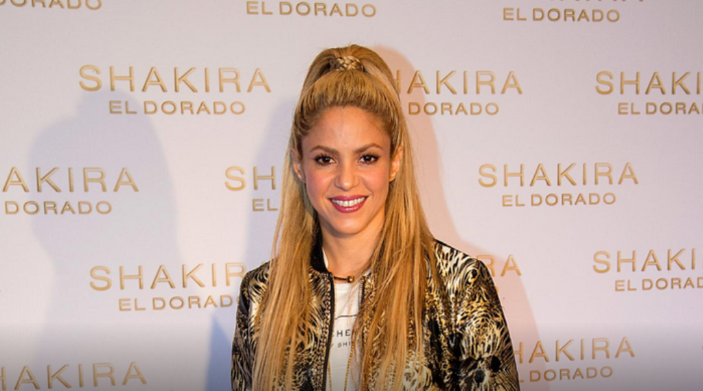 Shakira Memperoleh Penghargaan Patung Raksasa di Kolombia