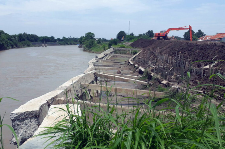 Tanggul Sungai Pemali Roboh, 8 Desa Terancam Tenggelam