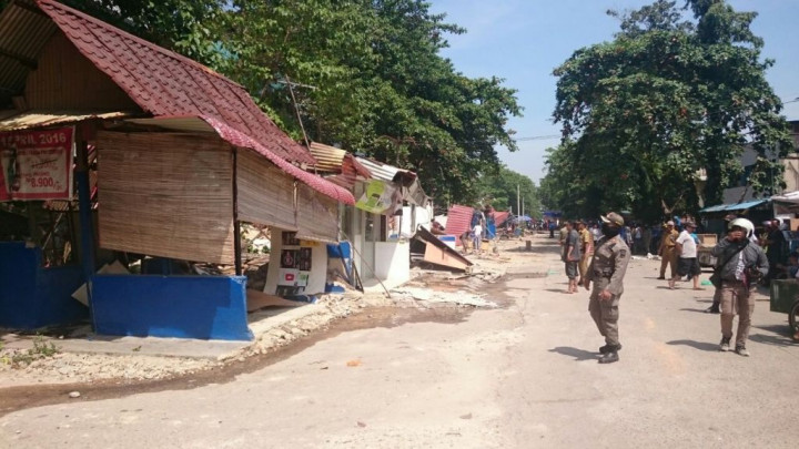 Pemko Batam Robohkan 300 Bangunan Liar