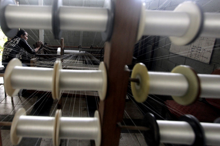 Edukasi Pembuatan Kain Sutera