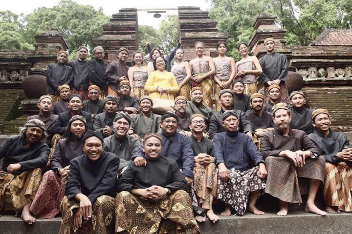 Jelang Syuting, Hanung Bagikan Foto Para Pemain dan Kru Film Sultan Agung