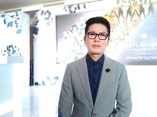 Sambut Tahun Baru Imlek, Sebastian Gunawan Gelar Peragaan Busana