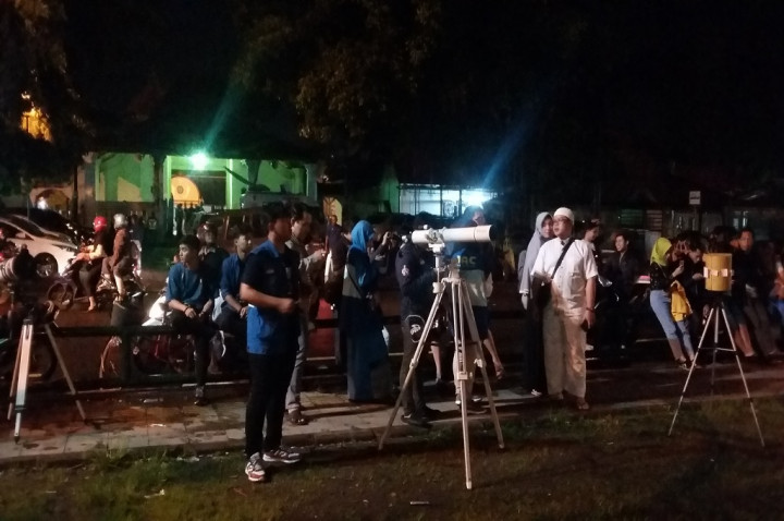 Tiga Teropong Disiapkan di Alun-Alun Utara Yogyakarta