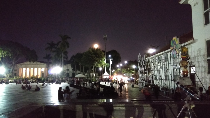 Nobar <i>Supermoon</i> di Kota Tua