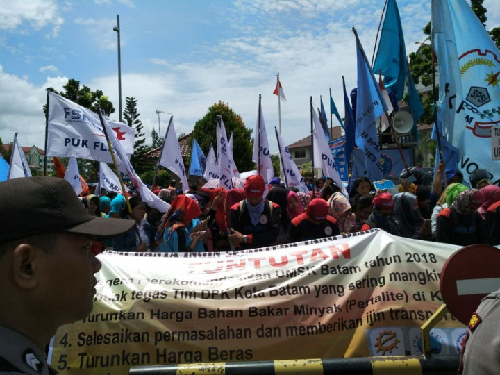 Ribuan Buruh Batam Demo Tuntut Kenaikan UMS