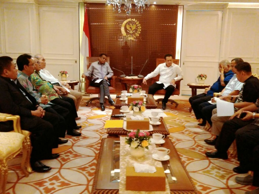 Ketua DPR RI Bambang Soesatyo menerima pimpinan Perhimpunan Asosiasi Travel Umrah dan Haji Khusus (PATUH) di gedung DPR, Kamis, 1 Februari 2018. Foto: Istimewa
