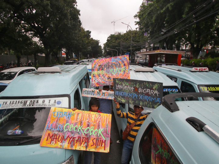 Tarif Angkot OK Otrip Rp3.459 per Km