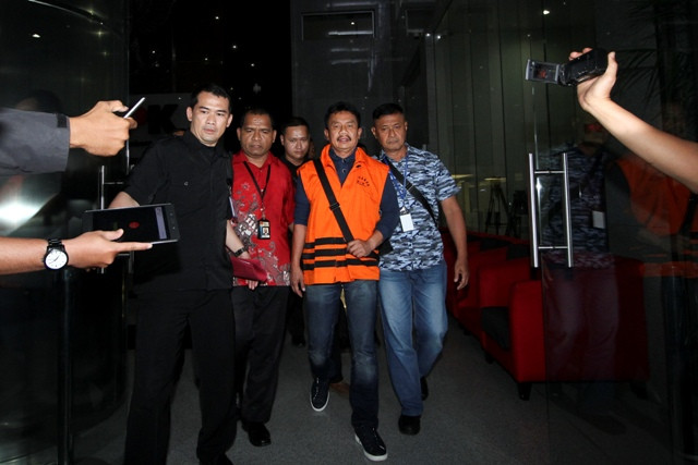 KPK Tahan Bupati Jombang