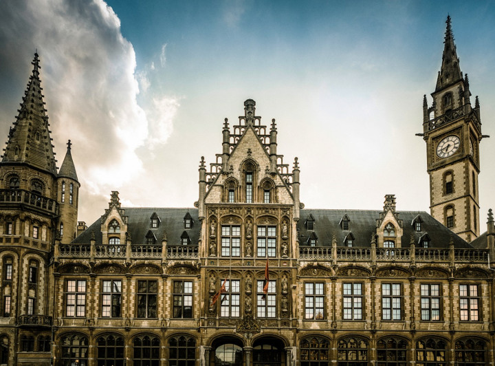 Dulu Kantor Pos, Kini Hotel & Perbelanjaan