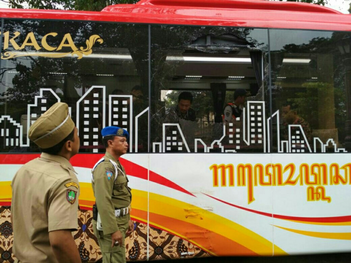 Dikemudikan Wali Kota Solo, Bus Gatotkaca Tabrak Pohon