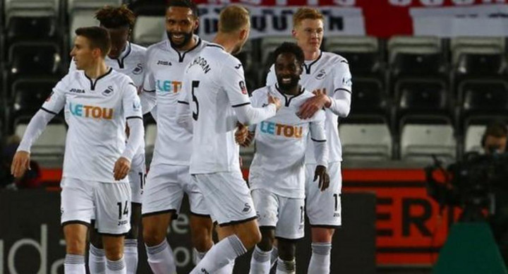 Swansea Cukur Tim Divisi Keempat