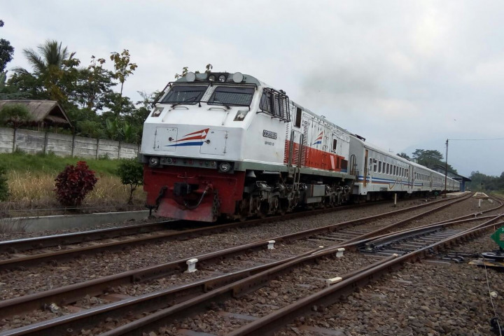 Hujan Deras Sempat Ganggu Kereta Jakarta ke Semarang