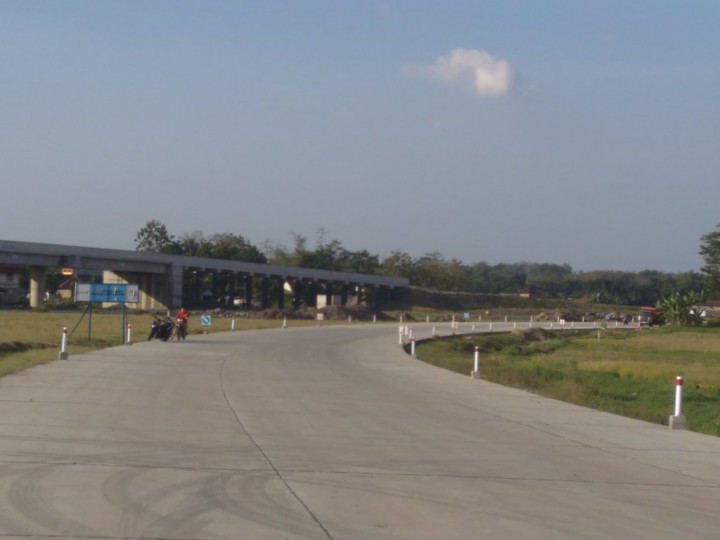 Pengoperasian Tol Solo-Ngawi Molor
