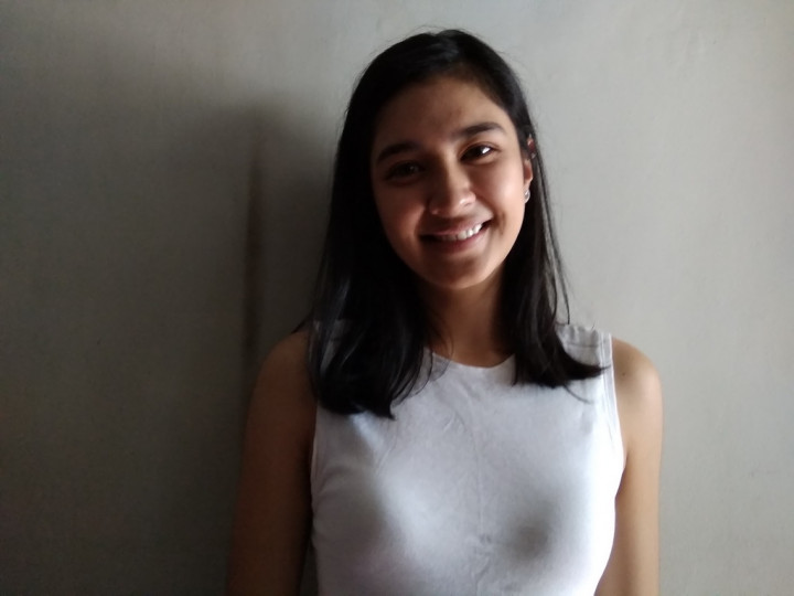 Mikha Tambayong Tanpa Beban Bernyanyi di Kahitsna