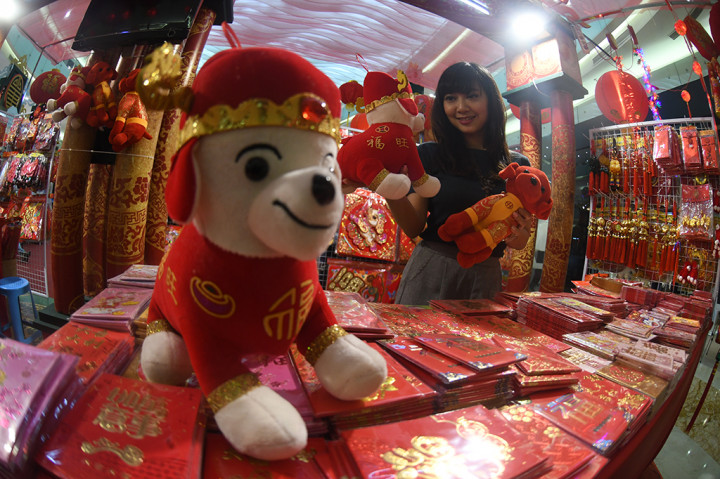 Berburu Pernak-pernik Imlek