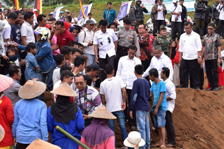 Kemendes Bangun Embung di Dharmasraya Dengan Skema Padat Karya