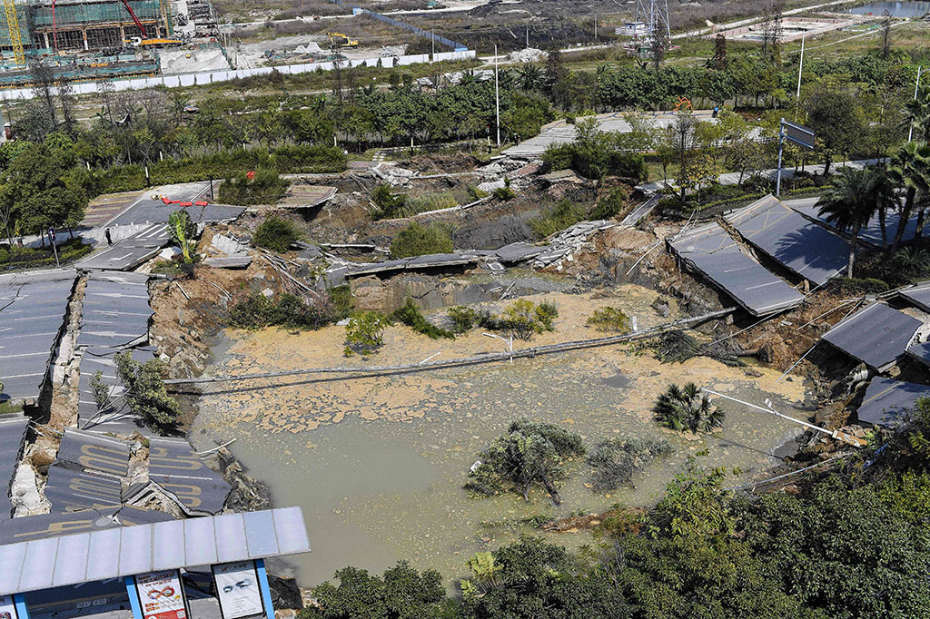 Jalan Raya di Tiongkok Runtuh, 8 Orang Tewas