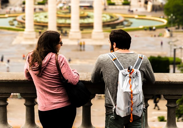 Micro-cheating dianggap sebagai salah satu jenis perselingkuhan yang masih dianggap ringan. Namun menurut Menurut psikolog Novita Tandry micro-cheating tetaplah perselingkuhan. (Foto: Loic Djim/Unsplash.com)