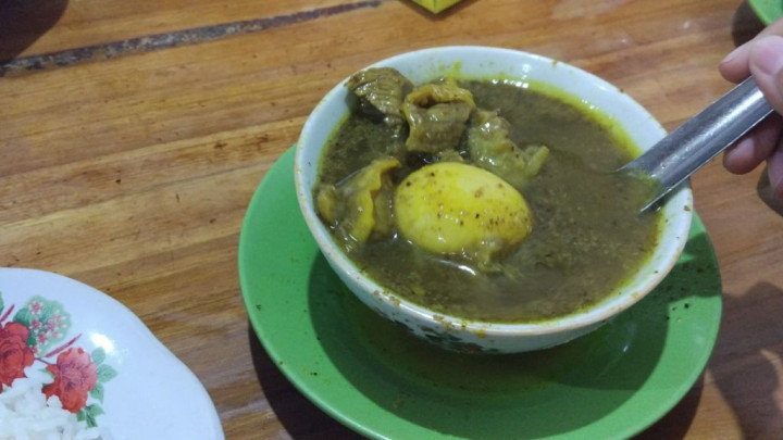 Mencicipi Pallu Basa Legendaris