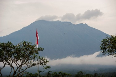 Status Gunung Agung Turun Jadi Siaga