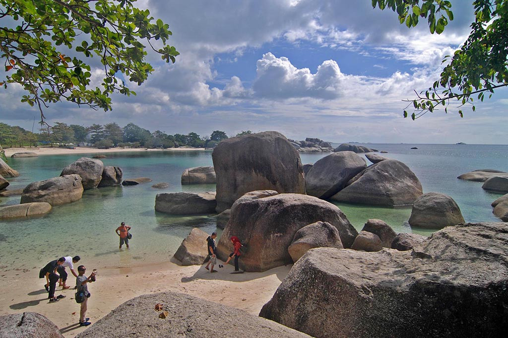 Keindahan Pantai Tanjung Tinggi Belitung