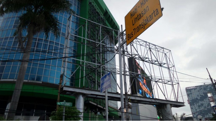 Janji Satpol PP Tertibkan Reklame Ditunggu