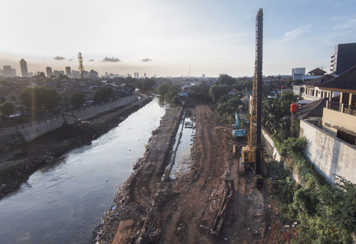 Warga Bidara Cina Tunggu Dialog dengan Anies