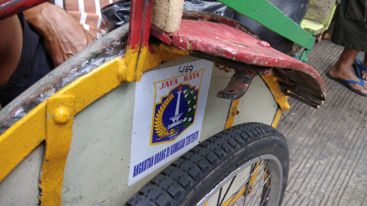 Baru Sebagian Becak Asli Jakarta Berstiker Khusus