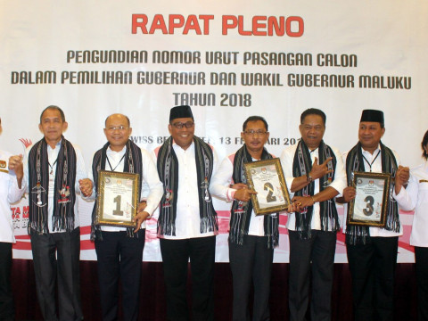 pengundian nomor urut Pilgub Maluku. (ANTARAFOTO/izaac mulyawan)