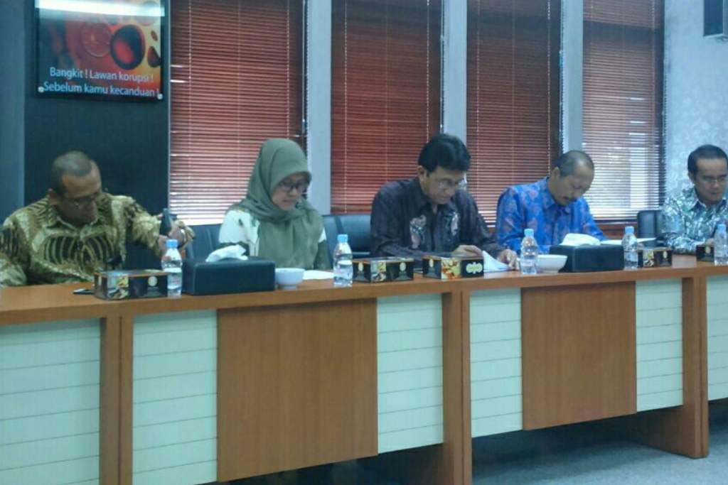 Kapala Kanwil DJP Jateng II Rida Handanu (batik hitam berkacamata). Foto: Medcom.id/Pythag Kurniati