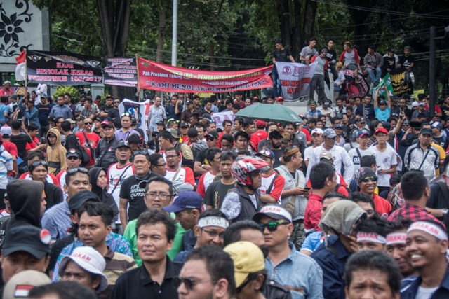 Pengemudi Taksi <i>Online</i> kembali Serbu Istana