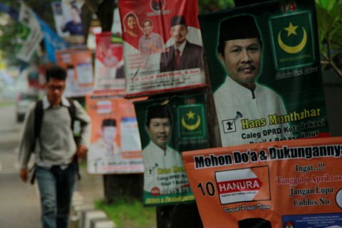 Panwaslu Bangka Tertibkan Ratusan APK