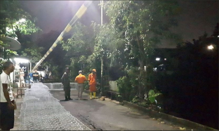 Tembok Pembatas Kali Ciliwung di Matraman Roboh