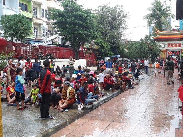 Imlek, Petak Sembilan Terbuka untuk Pengemis