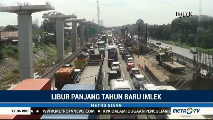 Pengendara Butuh 9 Jam Tempuh Bogor-Cikarang lewat Tol