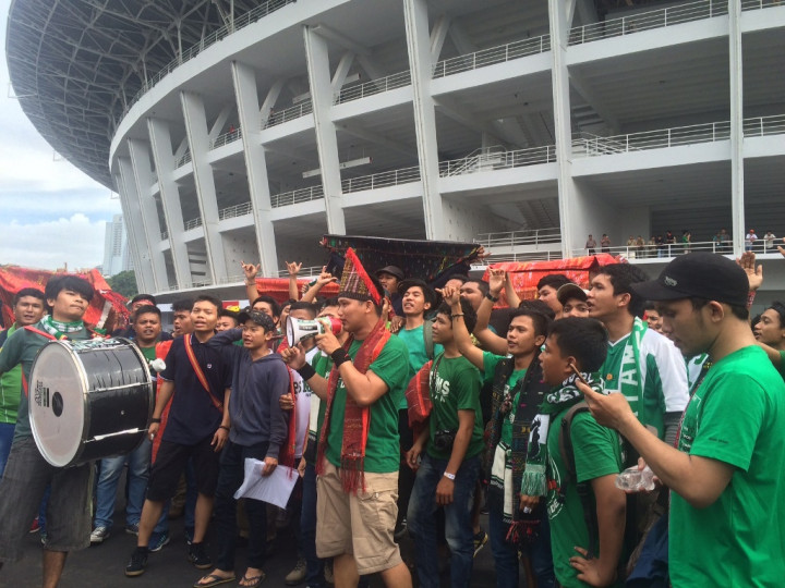 Ribuan SMeCK Hooligan Padati SUGBK