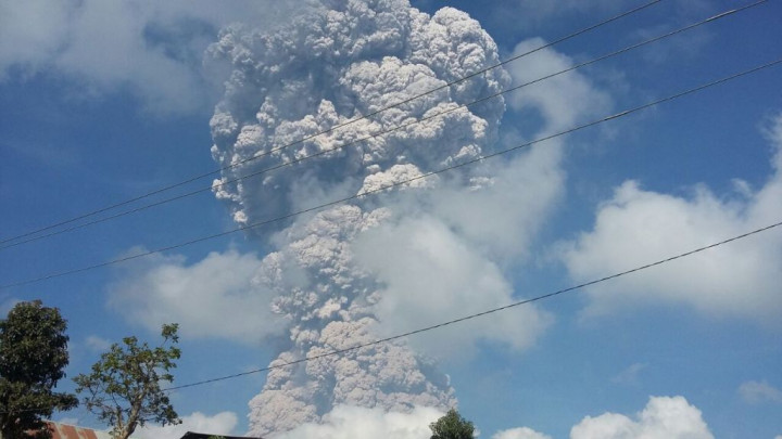 Gunung Sinabung Erupsi, Abu Vulkanis Capai 5 Km