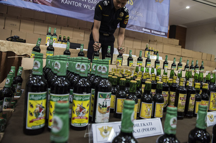 Bea Cukai Jabar Gagalkan Peredaran Ribuan Botol Miras Ilegal