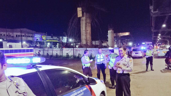 Tiang Girder Proyek Tol Becakayu Ambruk