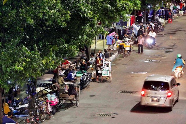 Trotoar Jakarta Semakin Semrawut