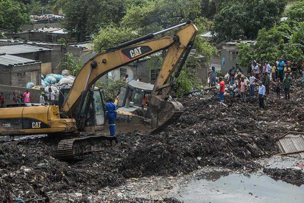 Gunungan Sampah di Mozambik Runtuh, 17 Orang Tewas