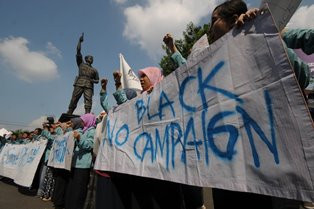 Mustahil Meniadakan Kampanye Hitam