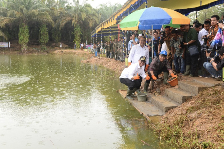 Mendes PDTT Resmikan Embung Air di Musi Rawas