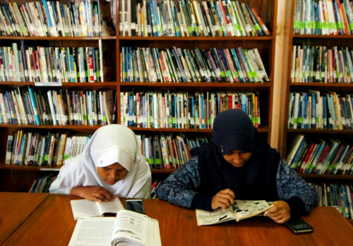 Gerakan Literasi Nasional? Acuan Dasar Literatur Sastra Dulu Saja